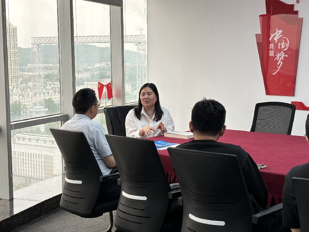 @湖北中教教育周老师—为啥老板都抢着办中级职称?真相太现实!